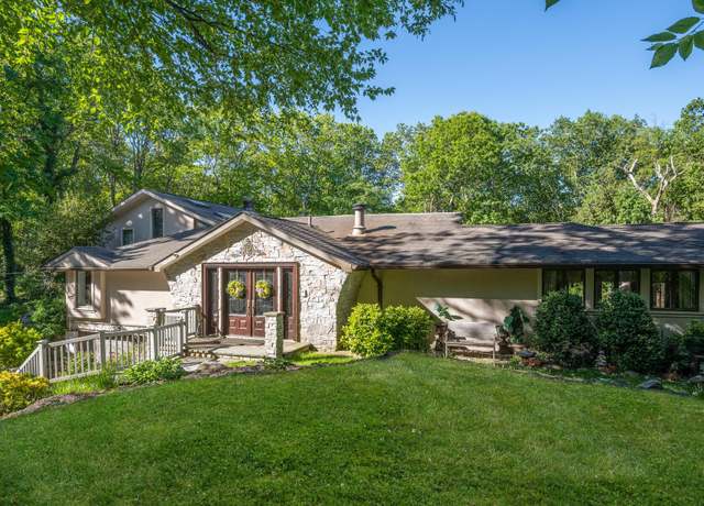Property at 121 Laurel Ln, Laurel Hollow, NY 11791, 5 beds, 5.5 baths