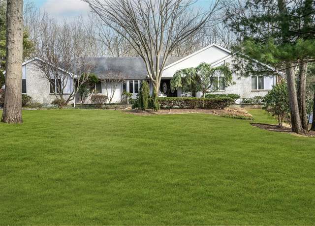 Property at 235 Roosevelt Blvd, Hauppauge, NY 11788, 5 beds, 4 baths