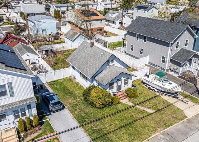 Property at 2439 Berkeley Pl, Bellmore, NY 11710, 3 beds, 1 bath