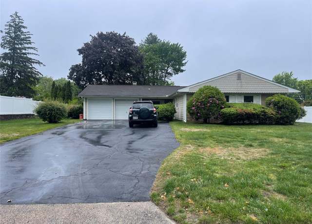 Property at 26 Mosshill Pl, Stony Brook, NY 11790, 3 beds, 2 baths