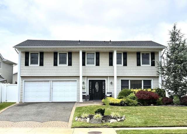 Property at 3276 Jason Dr, Bellmore, NY 11710, 4 beds, 2.5 baths