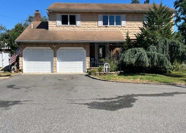 Property at 639 Townline Rd, Hauppauge, NY 11788, 4 beds, 3 baths