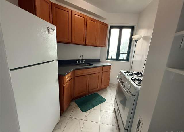 Property at 1598 Unionport Rd Unit 2D, Bronx, NY 10462, 1 bed, 1 bath