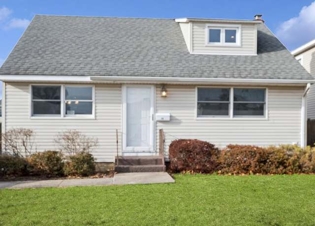 Property at 86 Moeller St, Hicksville, NY 11801, 3 beds, 1 bath