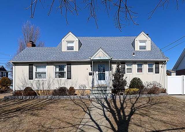 Property at 510 Ray St, Freeport, NY 11520, 4 beds, 2 baths