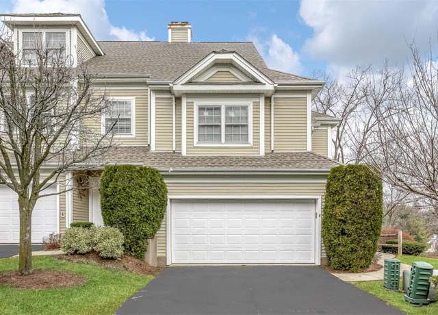 Property at 1 Underhill Dr, Pomona, NY 10970, 3 beds, 2.5 baths