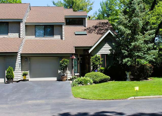 Property at 1 Rose Ct, East Islip, NY 11730, 3 beds, 2.5 baths