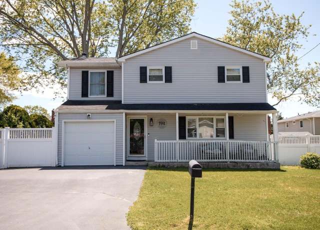 Property at 194 Helen St, Holbrook, NY 11741, 4 beds, 2.5 baths