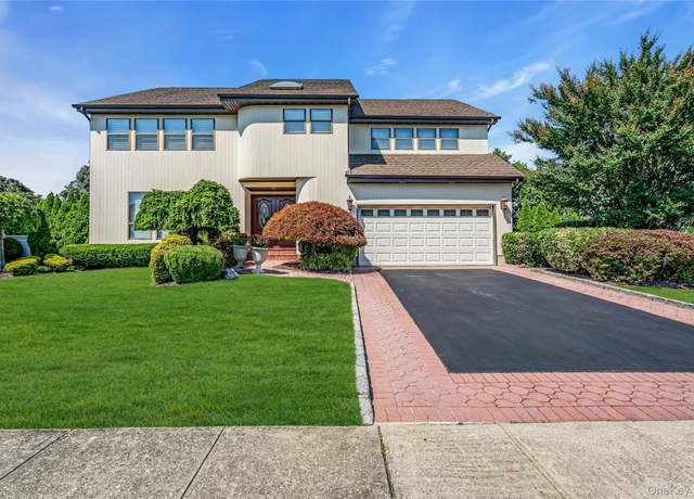 Property at 31 Daffodil Dr, Farmingdale, NY 11735, 4 beds, 2.5 baths