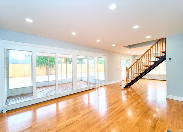Property at 11 Topper Ln, Levittown, NY 11756, 5 beds, 3 baths