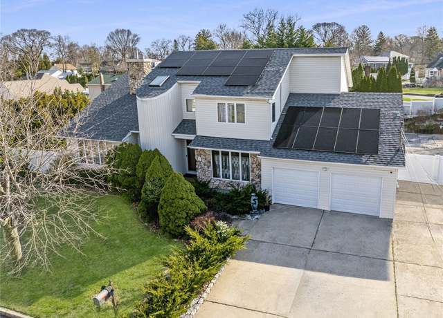 Property at 27 Cypress Dr, Kings Park, NY 11754, 4 beds, 2.5 baths