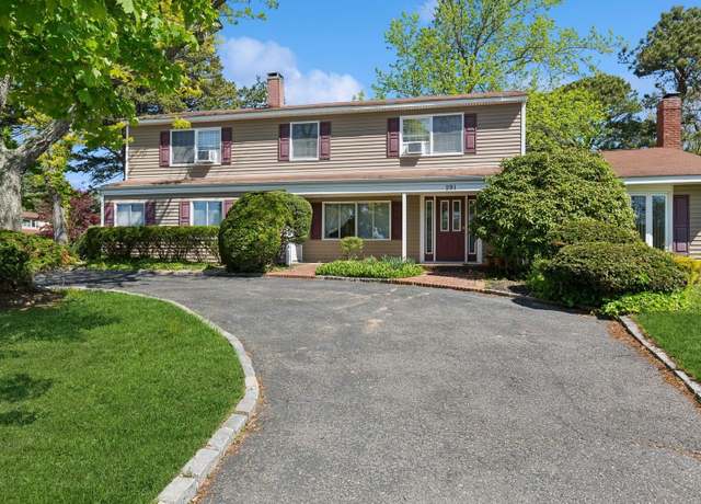 Property at 291 E Woodside Ave, East Patchogue, NY 11772, 6 beds, 4 baths