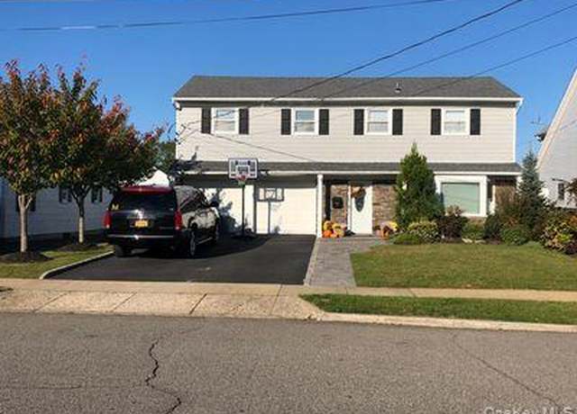 Property at 153 Biltmore Blvd, Massapequa, NY 11758, 4 beds, 2.5 baths