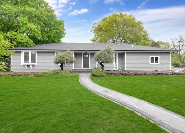 Property at 697 8th St, Bohemia, NY 11716, 3 beds, 2.5 baths