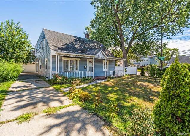 Property at 159 Spring Ln, Levittown, NY 11756, 5 beds, 2 baths