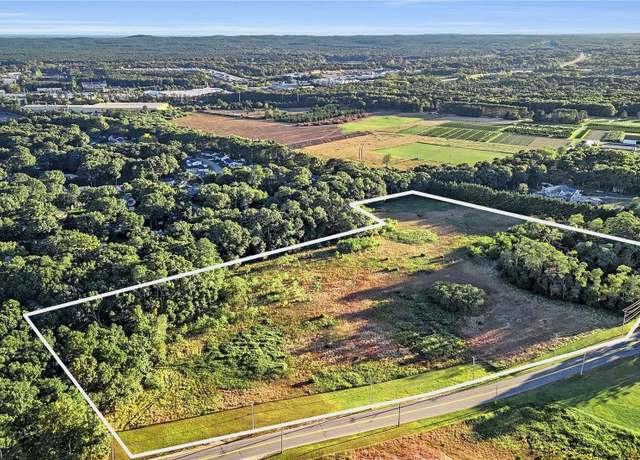 Property at 1449 Middle Rd, Calverton, NY 11933