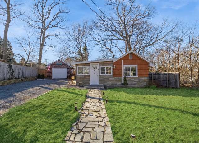 Property at 8 Queen Rd, Rocky Point, NY 11778, 2 beds, 1 bath