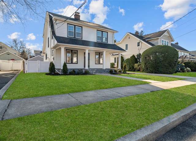 Property at 30 Raymond St, Rockville Centre, NY 11570, 3 beds, 2.5 baths