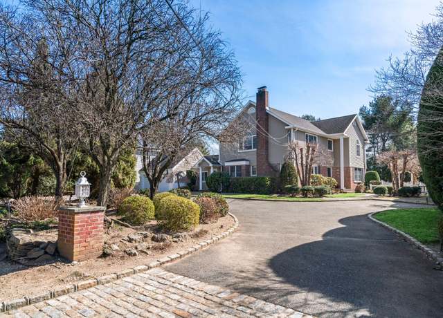 Property at 2 Pine Rd, Syosset, NY 11791, 4 beds, 3 baths