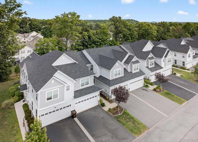 Property at 20 Atwood Dr, Middletown, NY 10940, 3 beds, 3.5 baths