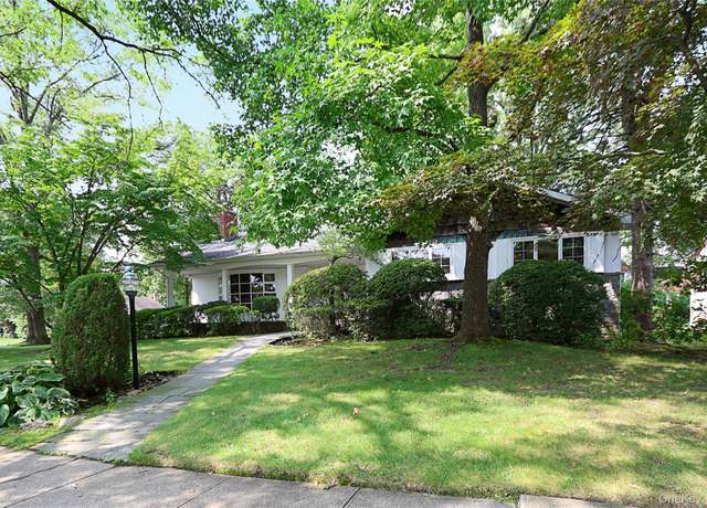 Property at 245 Birch Dr Unit roslyn, Roslyn, NY 11576, 3 beds, 2.5 baths