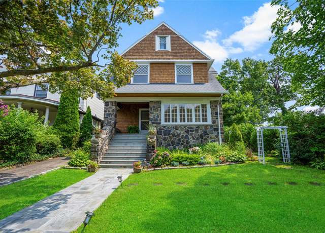 Property at 123 Beaufort Pl, New Rochelle, NY 10801, 4 beds, 3 baths