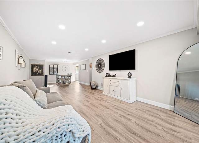 Property at 75 Newbrook Ln #75, Bay Shore, NY 11706, 1 bed, 1 bath
