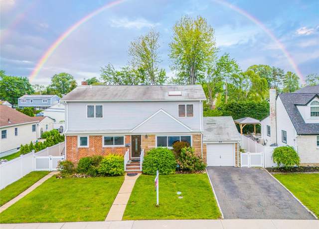 Property at 68 Kathleen Dr, Syosset, NY 11791, 4 beds, 2.5 baths