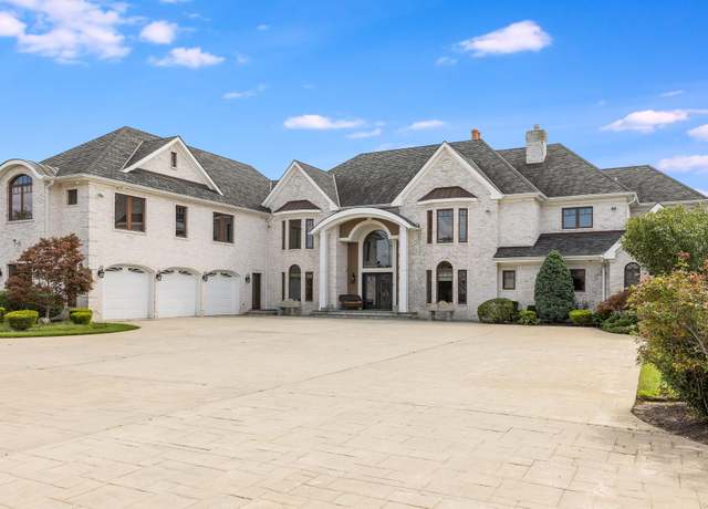 Property at 130 Wagstaff Ln, West Islip, NY 11795, 8 beds, 5.5 baths