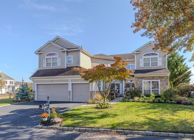 Property at 77 Hamlet Dr, Mount Sinai, NY 11766, 5 beds, 3.5 baths
