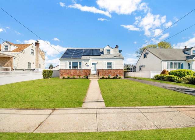 Property at 646 Baldwin Dr, West Hempstead, NY 11552, 4 beds, 1 bath
