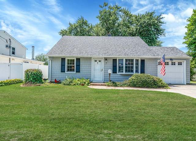 Property at 7 Croyden Dr, Massapequa, NY 11758, 4 beds, 2 baths