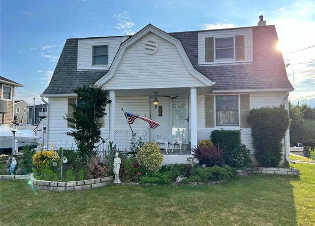Property at 2602 Seminole Ave, Seaford, NY 11783, 3 beds, 1.5 baths