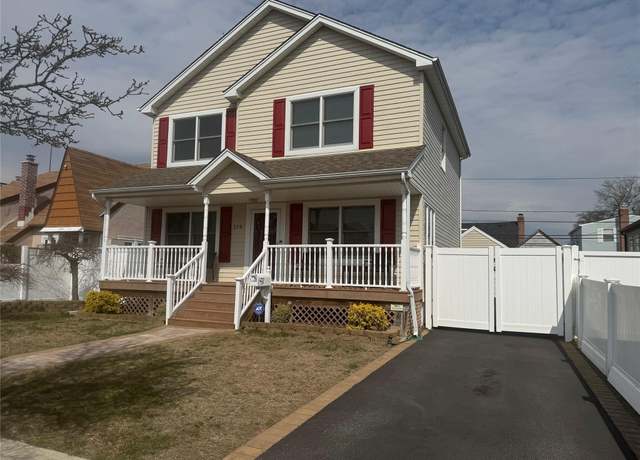 Property at 210 Deauville Pkwy, Lindenhurst, NY 11757, 4 beds, 2 baths