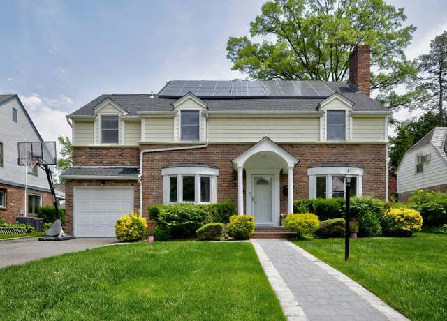 Property at 16 Andover Ln, Manhasset, NY 11030, 5 beds, 3.5 baths
