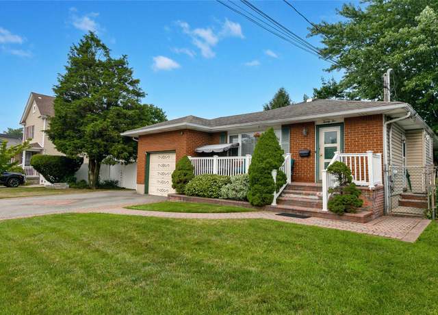 Property at 25 W Walnut St, Farmingdale, NY 11735, 3 beds, 3 baths