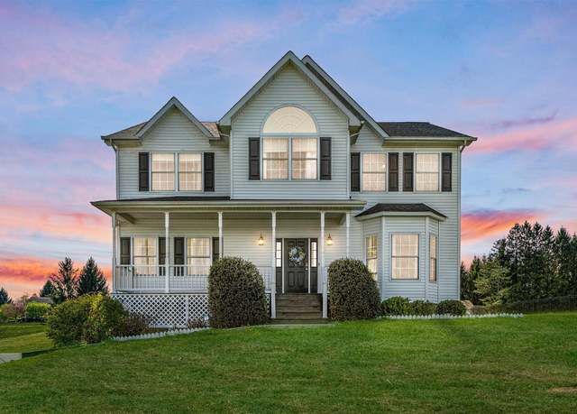 Property at 27 Whalen Dr, Montgomery, NY 12549, 4 beds, 2.5 baths