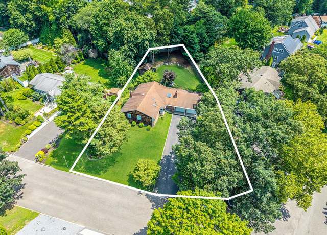 Property at 3 Guinevere Ln, Nesconset, NY 11767, 4 beds, 3 baths
