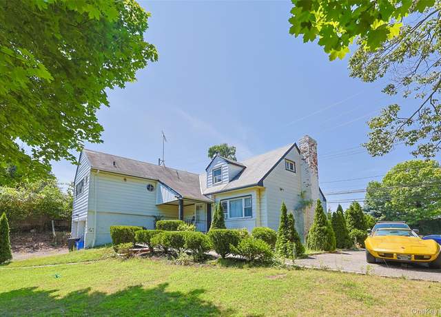 Property at 84 Middle Neck Rd, Flower Hill, NY 11576, 4 beds, 2.5 baths