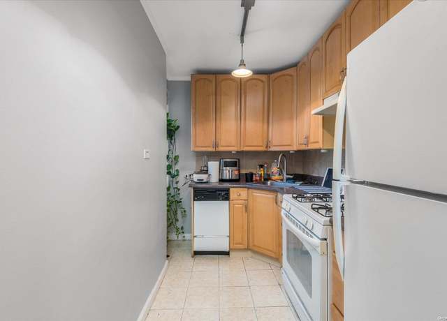 Property at 34-20 78th St Unit 2J, Jackson Heights, NY 11372, 1 bed, 1 bath