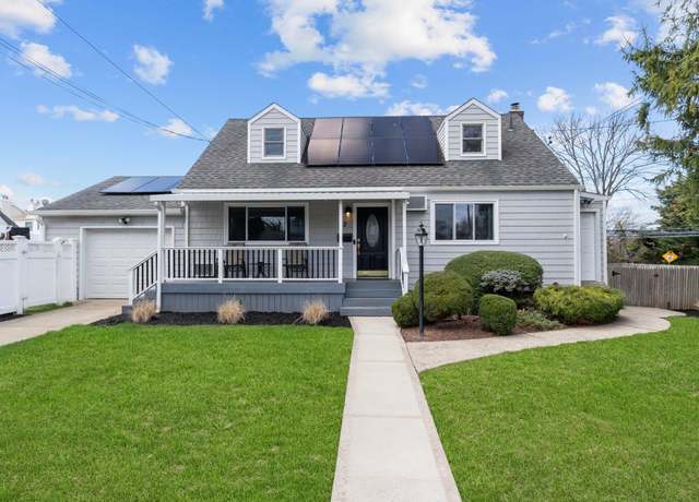 Property at 2 Lee Ave, Albertson, NY 11507, 4 beds, 2 baths