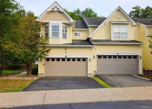 Property at 30 Avoncroft Ln, Middletown, NY 10940, 3 beds, 2.5 baths