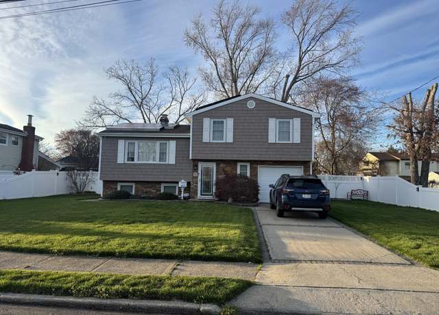 Property at 44 Keen, Brentwood, NY 11717, 3 beds, 1.5 baths