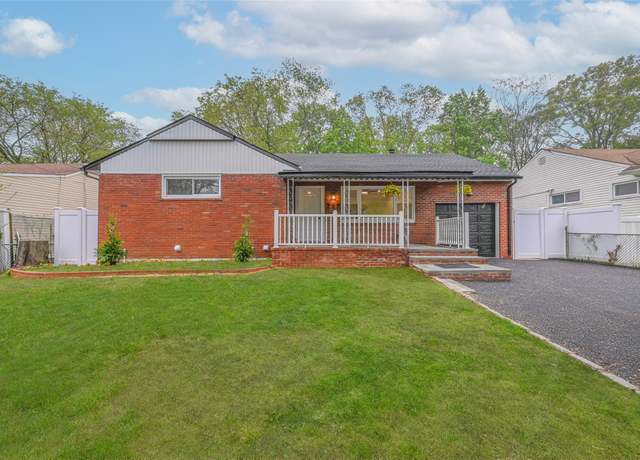 Property at 717 Janos Ln, West Hempstead, NY 11552, 4 beds, 2.5 baths