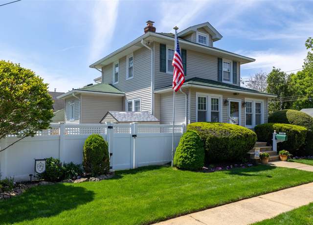 Property at 1744 Conway St, Seaford, NY 11783, 4 beds, 2 baths