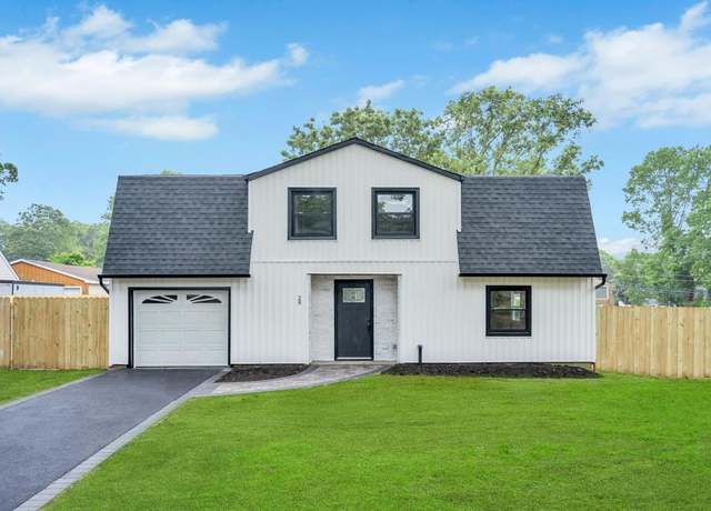 Property at 28 Hettys Path, Farmingville, NY 11738, 4 beds, 1.5 baths