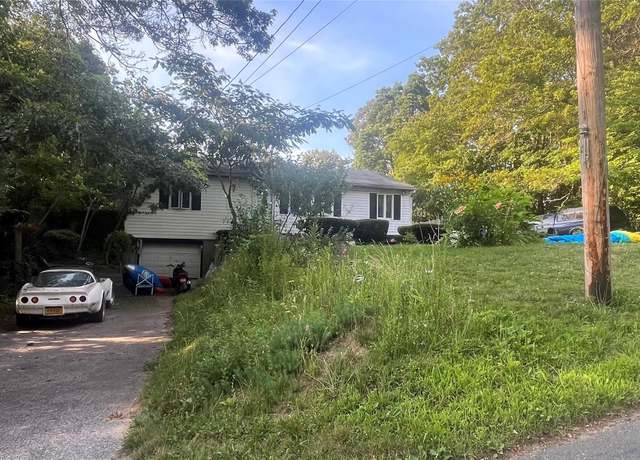 Property at 65 Maple Ln, Medford, NY 11763, 3 beds, 1 bath