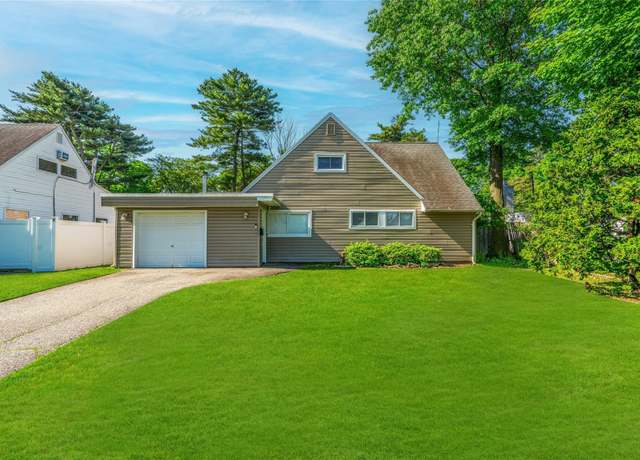Property at 45 Bond Ln, Hicksville, NY 11801, 4 beds, 2 baths