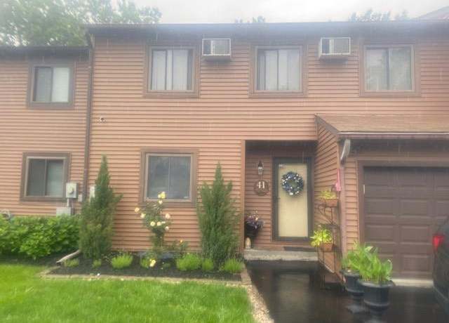 Property at 41 Bayberry Cir, Fishkill, NY 12524, 2 beds, 1.5 baths