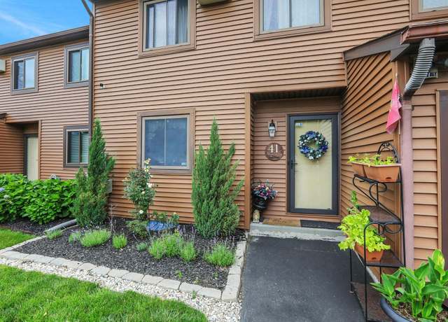 Property at 41 Bayberry Cir, Fishkill, NY 12524, 2 beds, 1.5 baths